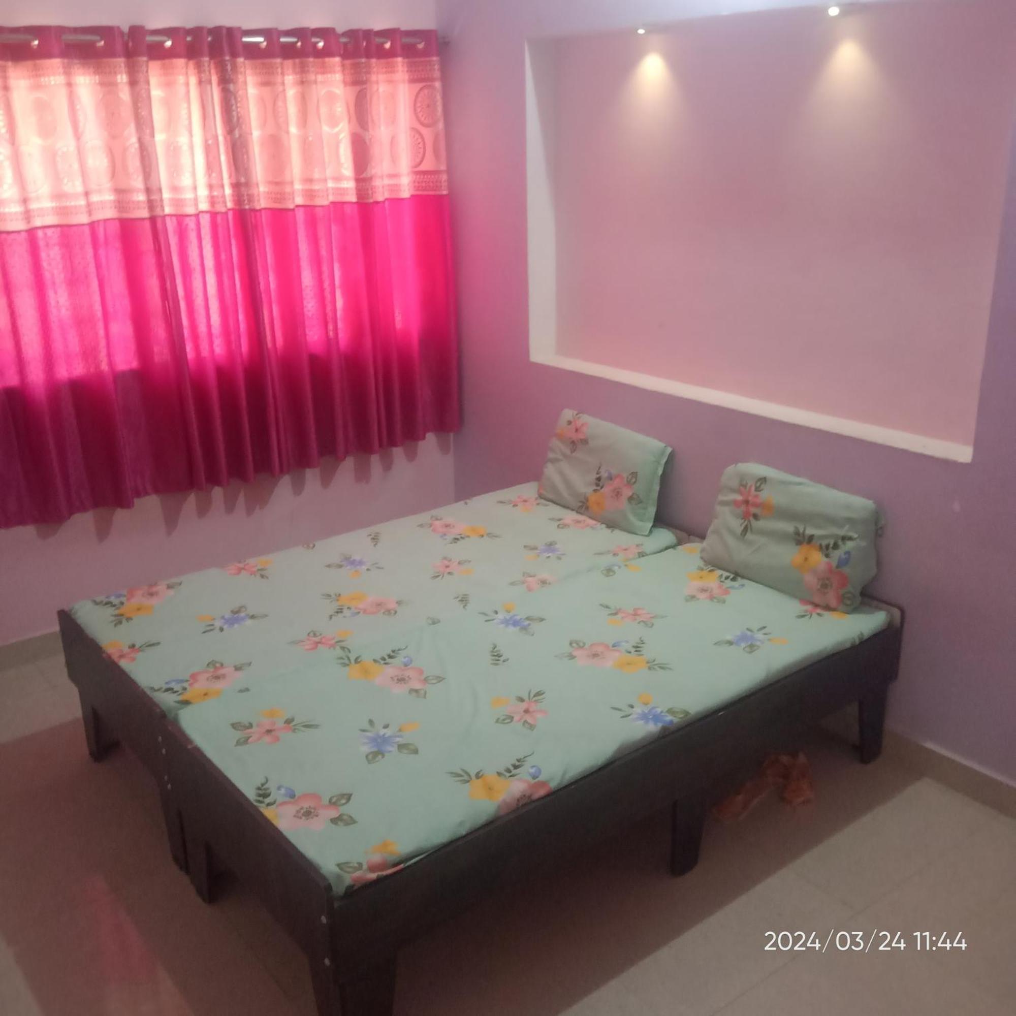 Dwarka Home Stay Bilik gambar