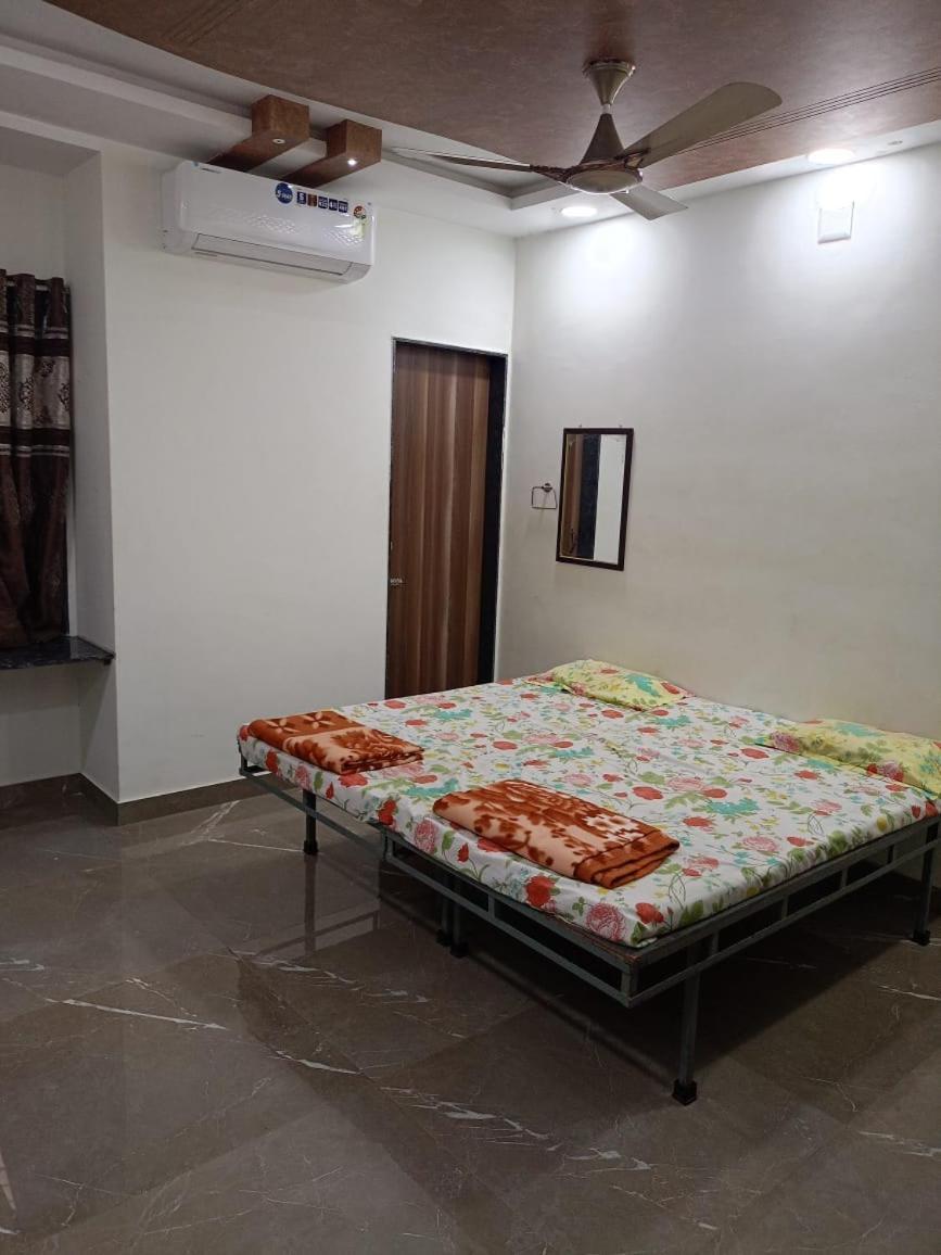 Dwarka Home Stay Luaran gambar