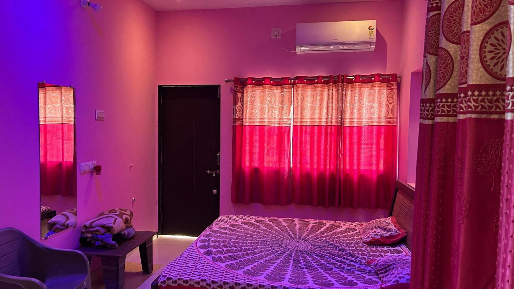 Dwarka Home Stay Luaran gambar